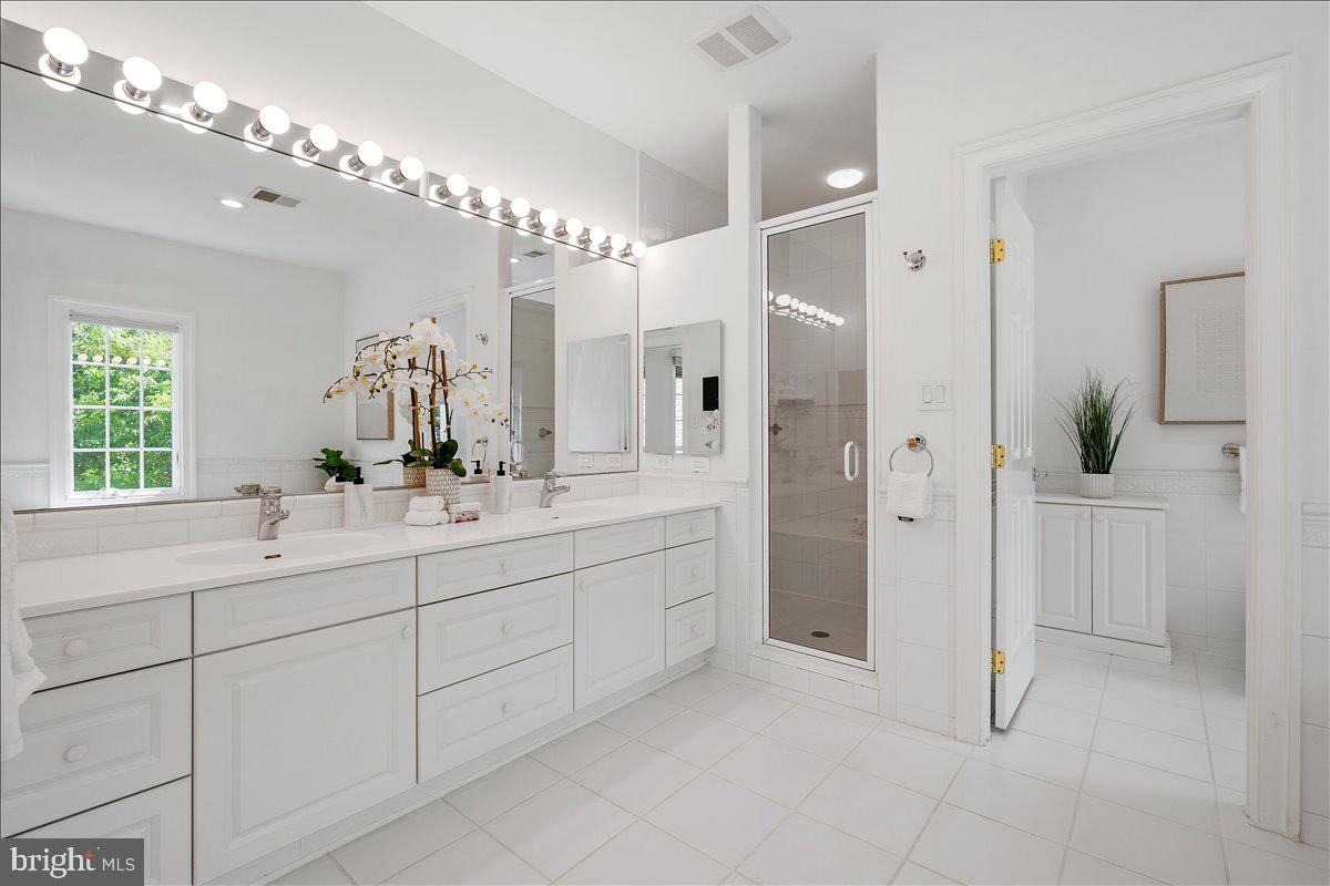 8413 Rapley Ridge Lane Potomac, MD 20854 - Photo 38 of 85 Separate shower