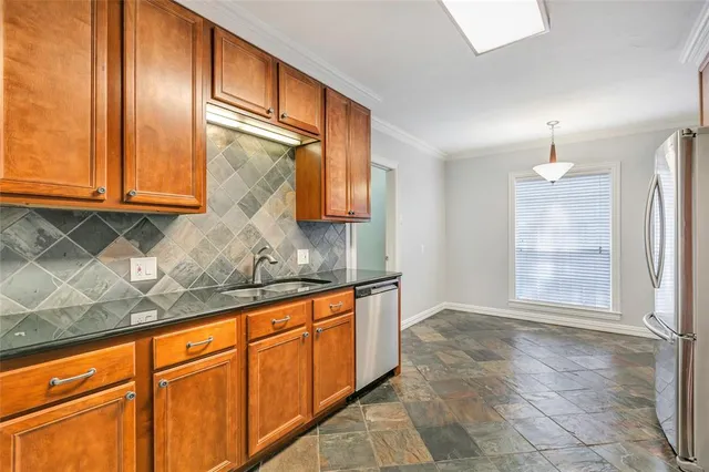 $2,650 | 2234 West Colorado Boulevard, Dallas, TX 75211