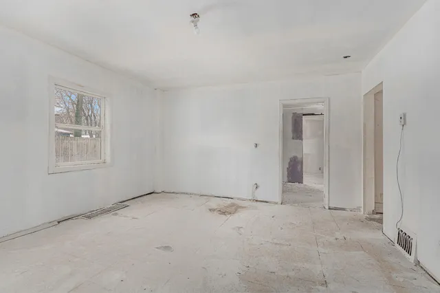 $39,900 | 410 Division Street, Benton Harbor, MI 49022