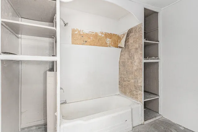 $39,900 | 410 Division Street, Benton Harbor, MI 49022