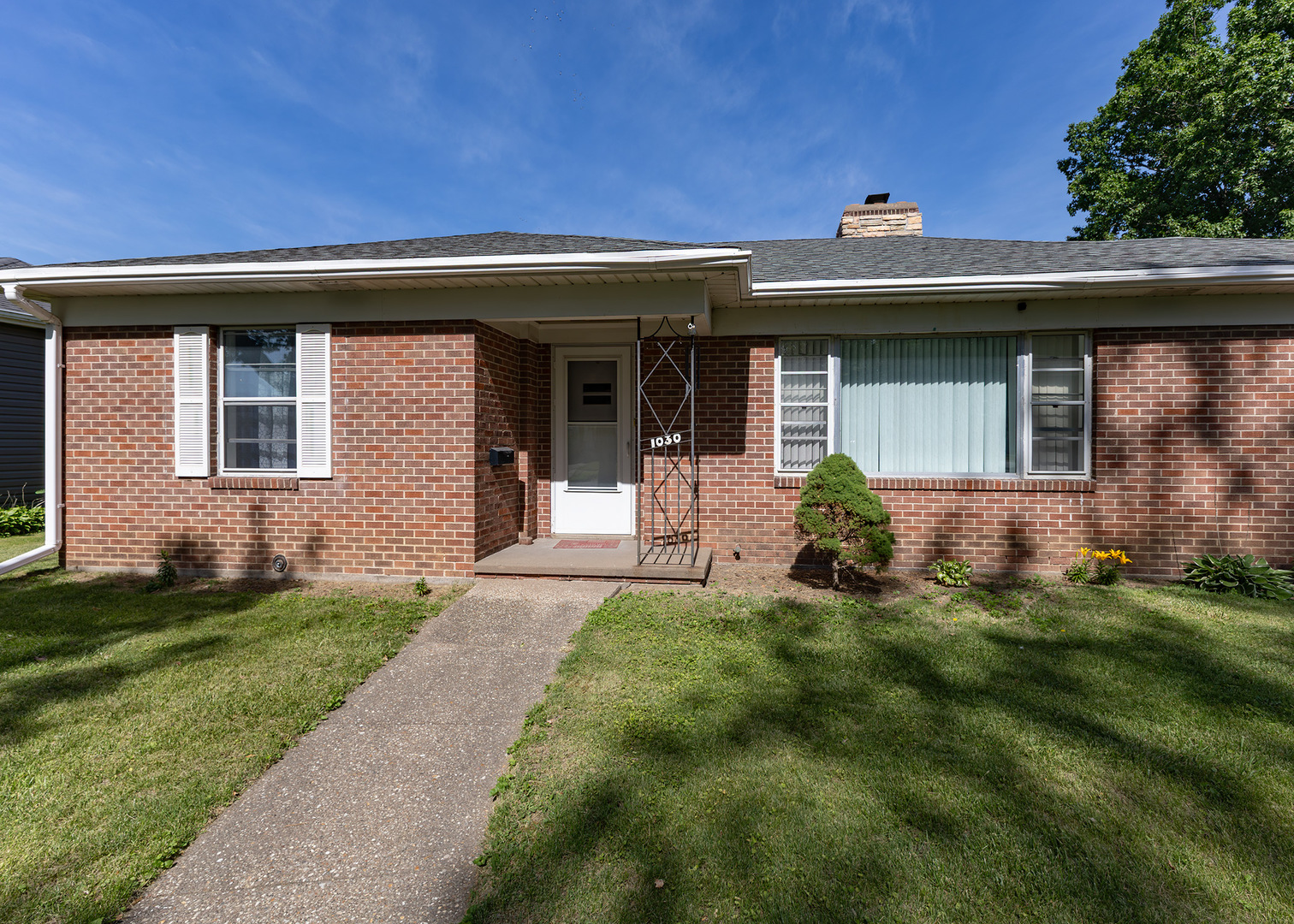 1030 North 3rd Street Clinton, IA 52732 - Photo 2 of 19