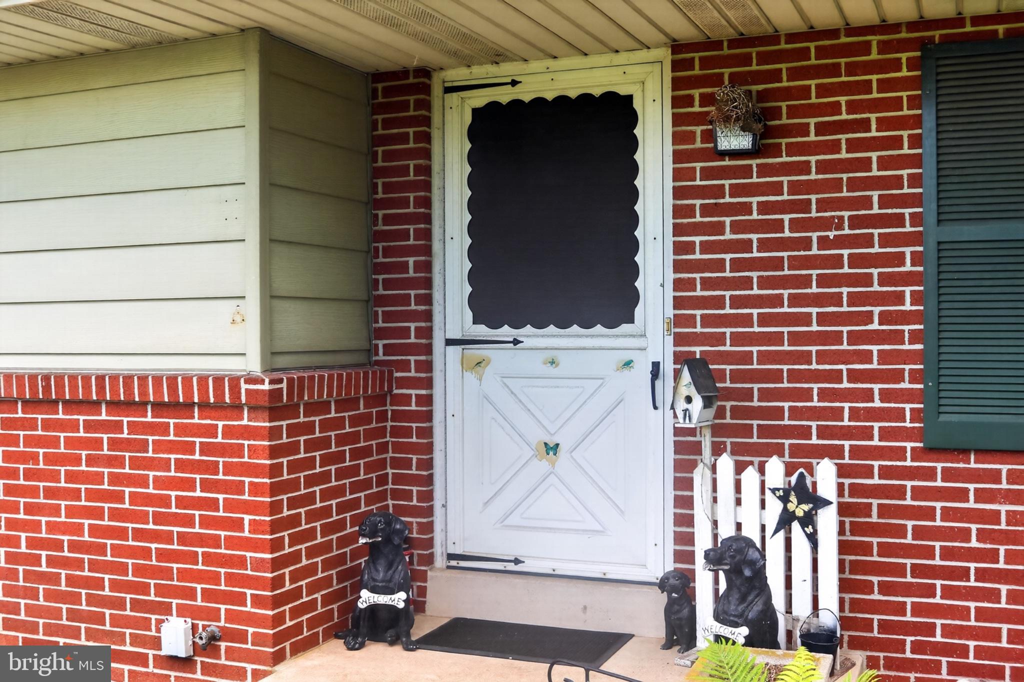 1106 Village Road Lancaster, PA 17602 - Photo 19 of 42 Charming entry with playful accents.