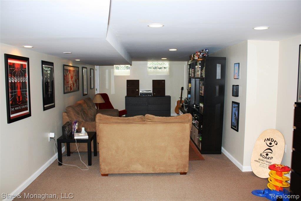 1050 Hawthorne Road Grosse Pointe, MI 48236 - Photo 21 of 24 IMG_5699.JPG