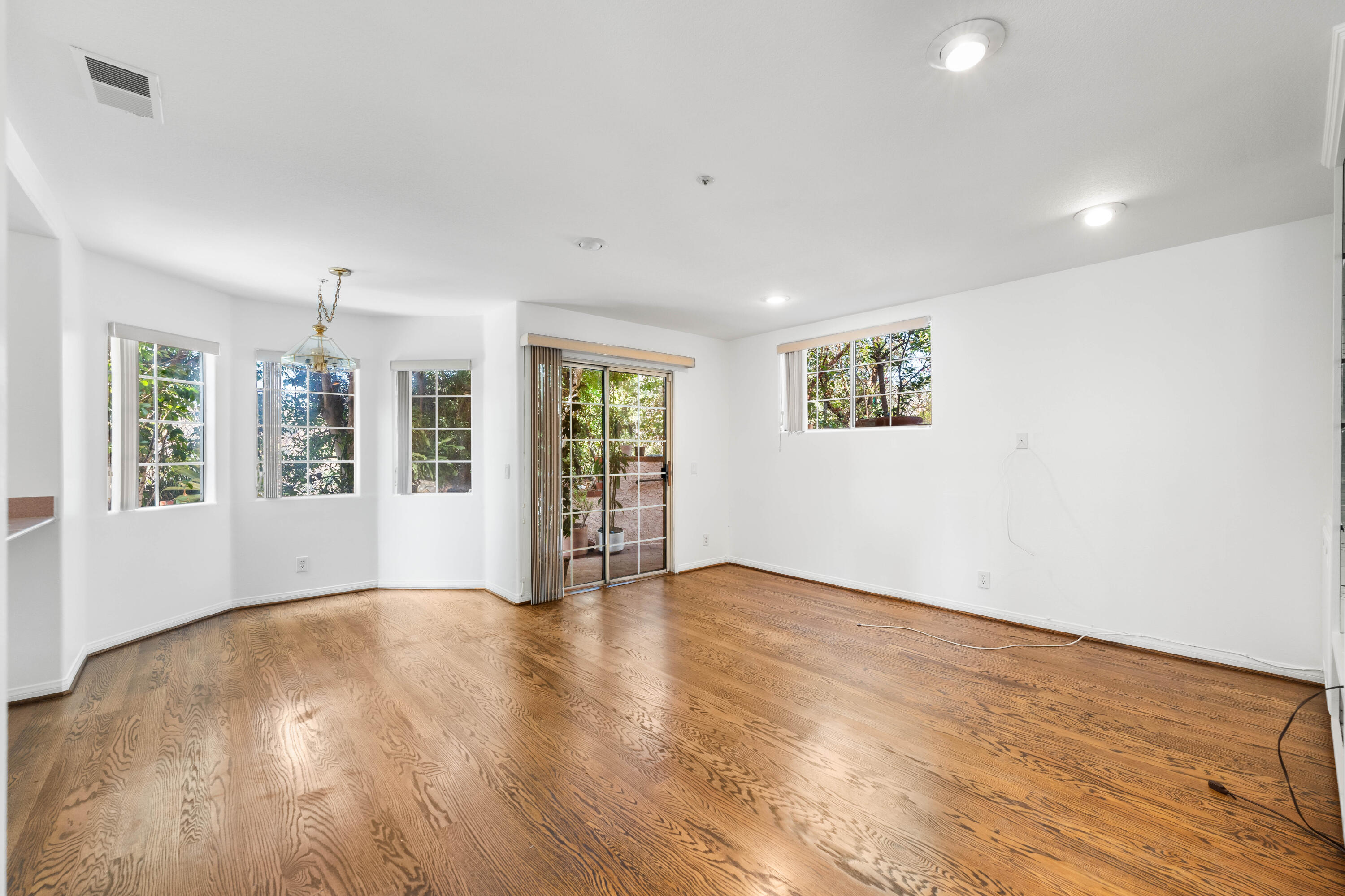 799 Foxkirk Road Glendale, CA 91206 - Photo 15 of 54 Foxkirk-24