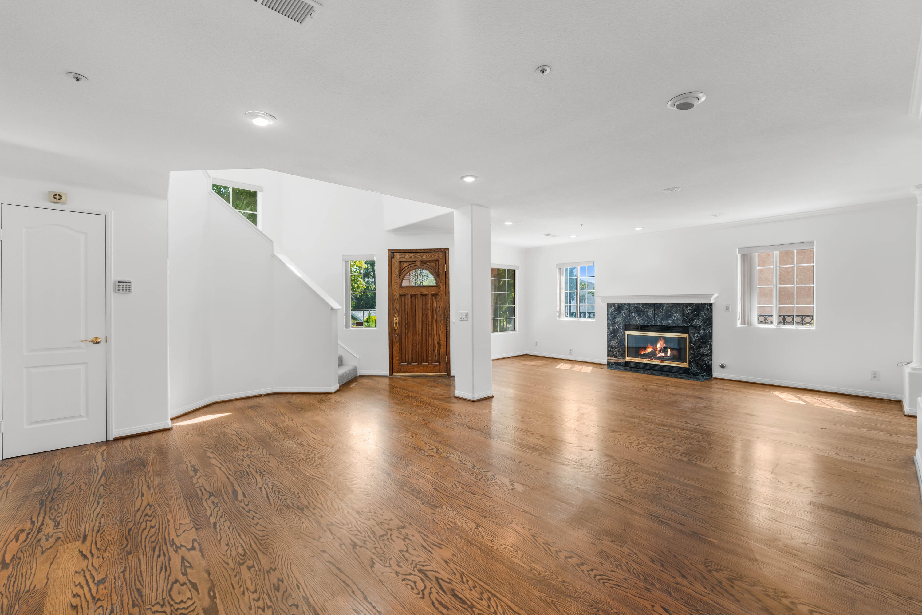 799 Foxkirk Road Glendale, CA 91206 - Photo 8 of 54 Foxkirk-17