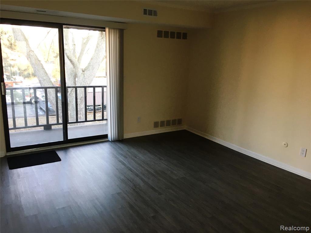256 East 13 Mile Road Madison Heights, MI 48071 - Photo 6 of 11
