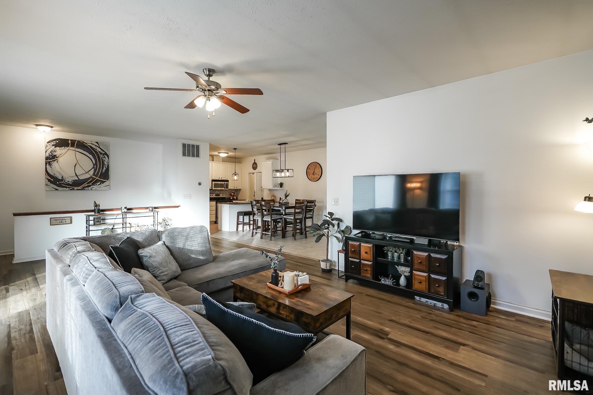2205 West Geneva Road Peoria, IL 61615 - Photo 18 of 96 Gallery Image 18