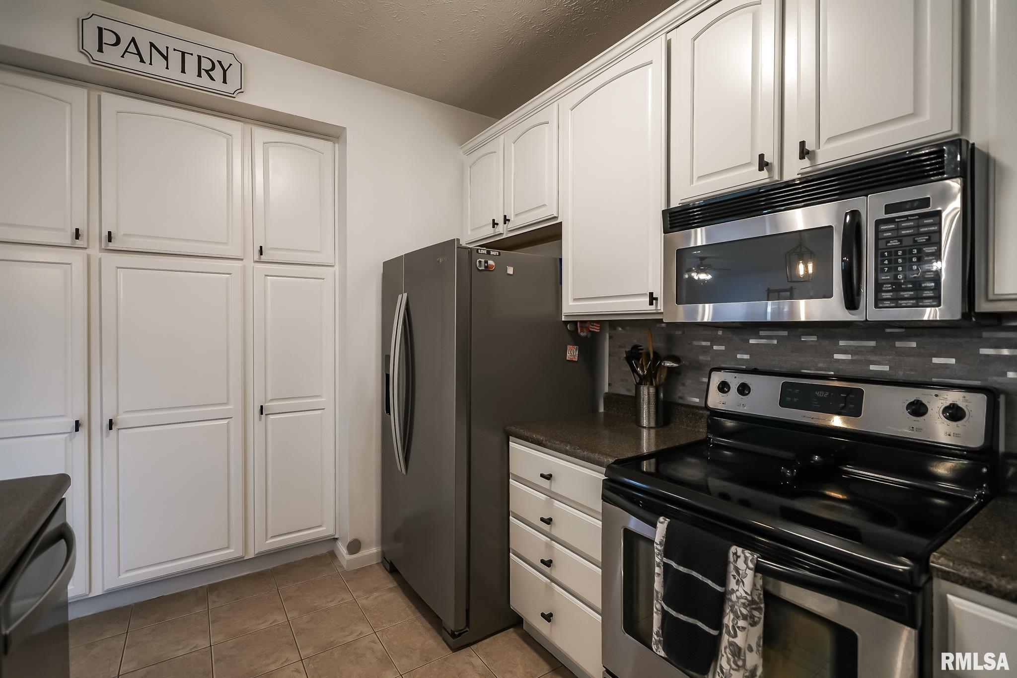 2205 West Geneva Road Peoria, IL 61615 - Photo 35 of 96 Gallery Image 35