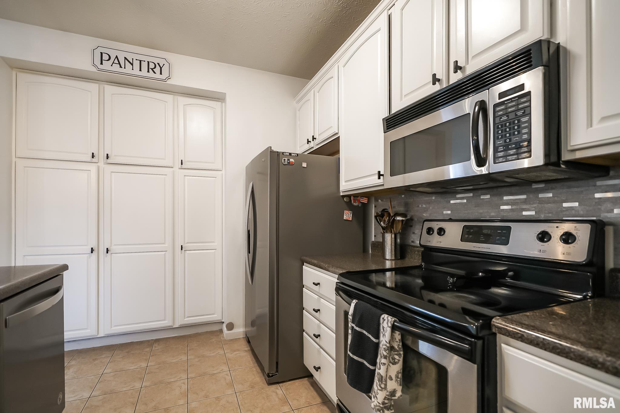 2205 West Geneva Road Peoria, IL 61615 - Photo 37 of 96 Gallery Image 37