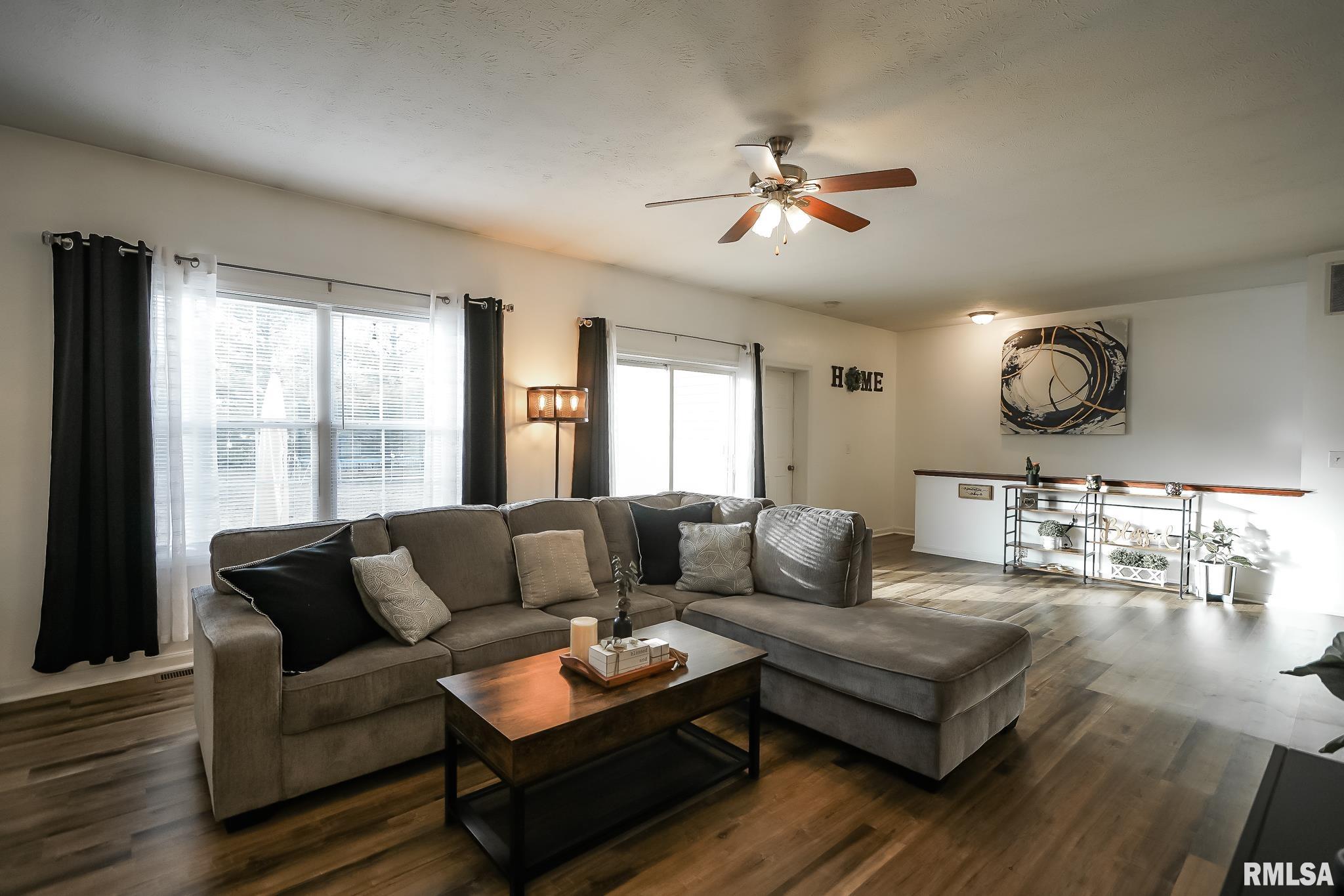 2205 West Geneva Road Peoria, IL 61615 - Photo 9 of 96 Gallery Image 9