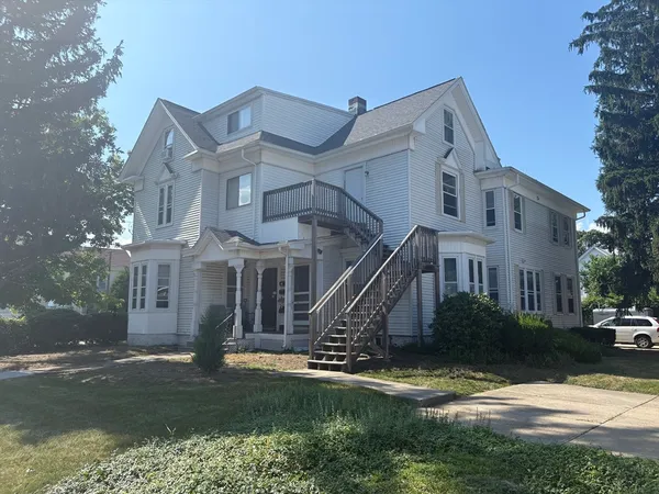 $1,400 | 28 Peck Street, Unit 3, Attleboro, MA 02703