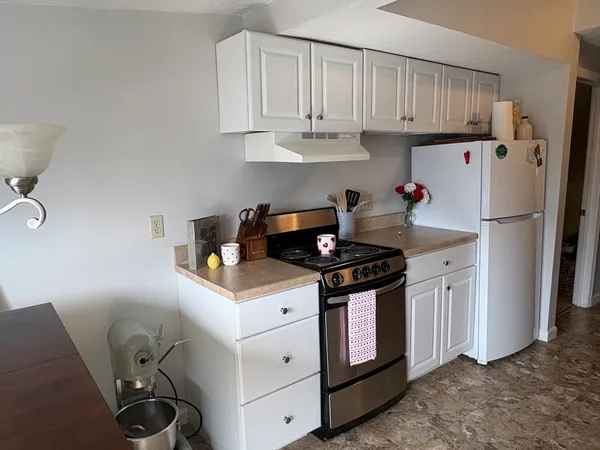 $1,400 | 28 Peck Street, Unit 3, Attleboro, MA 02703