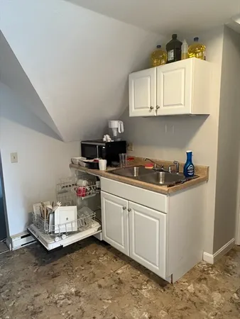 $1,400 | 28 Peck Street, Unit 3, Attleboro, MA 02703