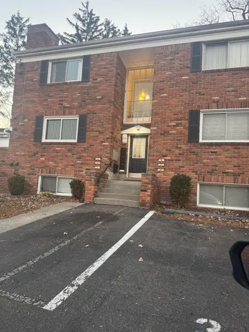 $950 | 31831 Grand River Avenue, Unit 3, Farmington, MI 48336