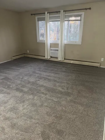 $950 | 31831 Grand River Avenue, Unit 3, Farmington, MI 48336