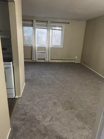 $950 | 31831 Grand River Avenue, Unit 3, Farmington, MI 48336