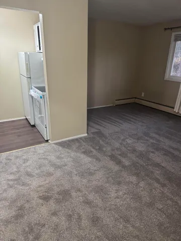 $950 | 31831 Grand River Avenue, Unit 3, Farmington, MI 48336