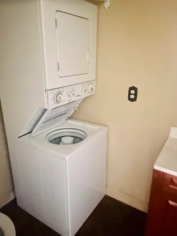 $950 | 31831 Grand River Avenue, Unit 3, Farmington, MI 48336