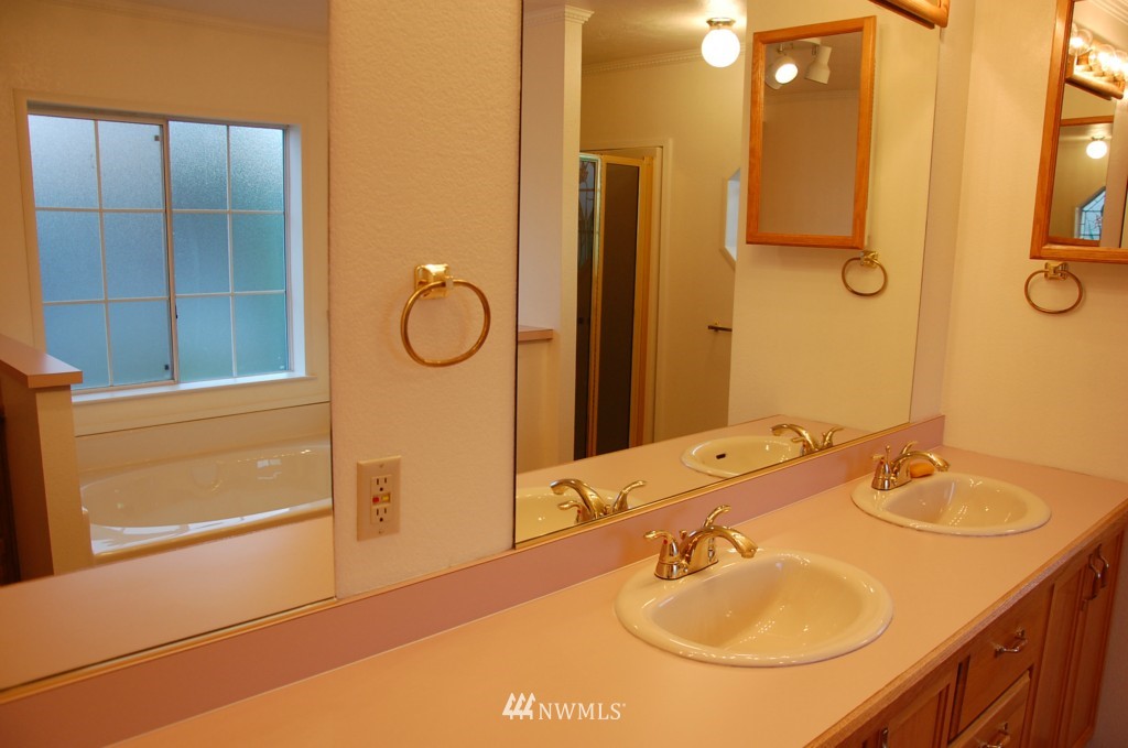 12605 Northeast 199th Street Bothell, WA 98011 - Photo 12 of 17 Gallery Image 12
