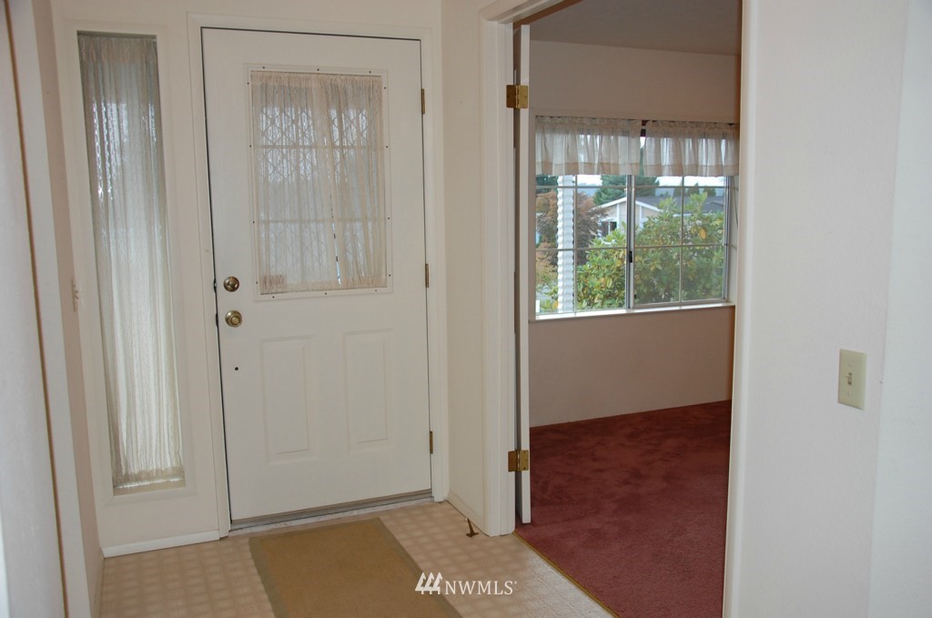 12605 Northeast 199th Street Bothell, WA 98011 - Photo 4 of 17 Gallery Image 4
