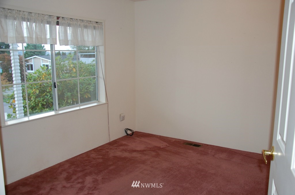 12605 Northeast 199th Street Bothell, WA 98011 - Photo 5 of 17 Gallery Image 5