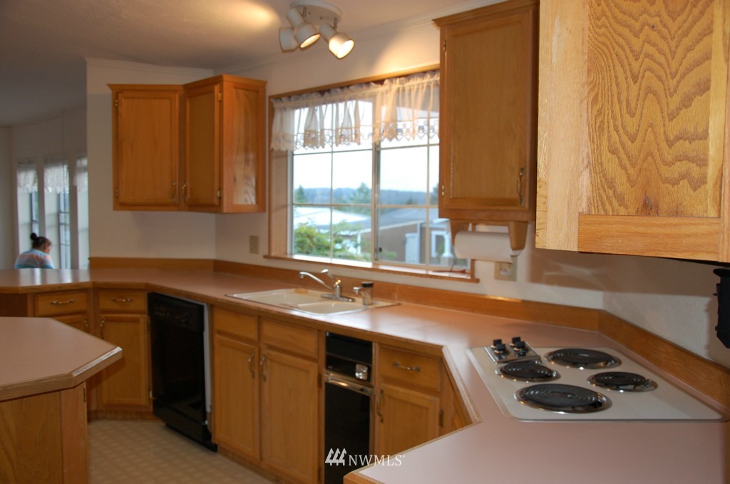 12605 Northeast 199th Street Bothell, WA 98011 - Photo 9 of 17 Gallery Image 9