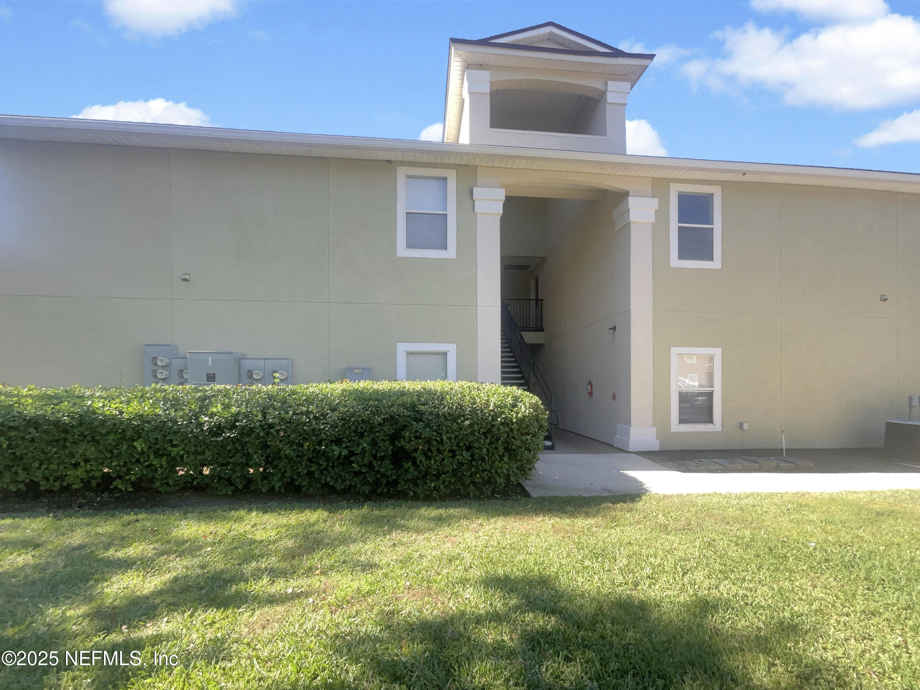7920 Merrill Road, Unit 1115 Jacksonville, FL 32277 - Photo 5 of 19 a front view of a house with a yard