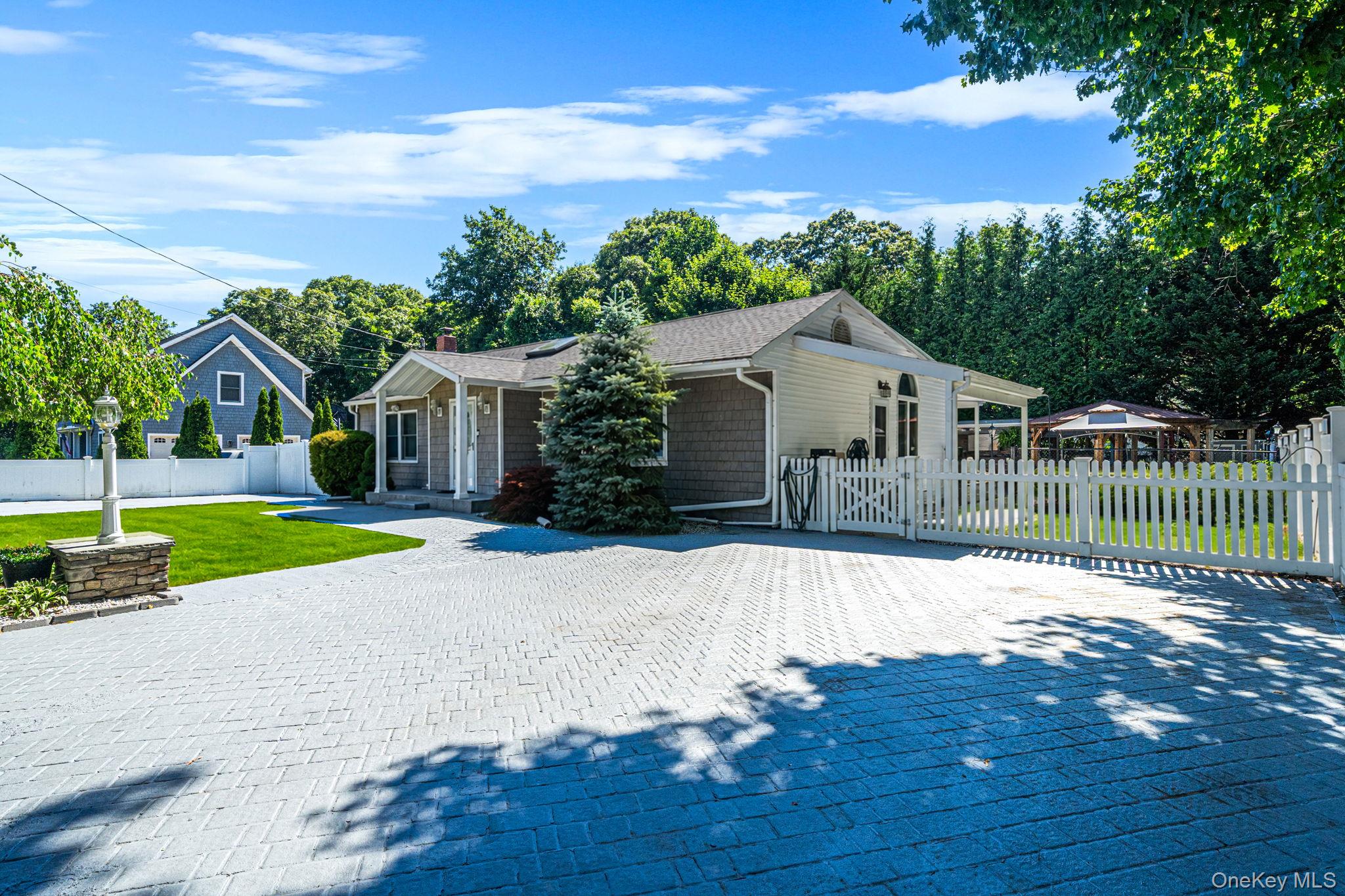 106 Craft Road Centereach, NY 11720 - Photo 3 of 44