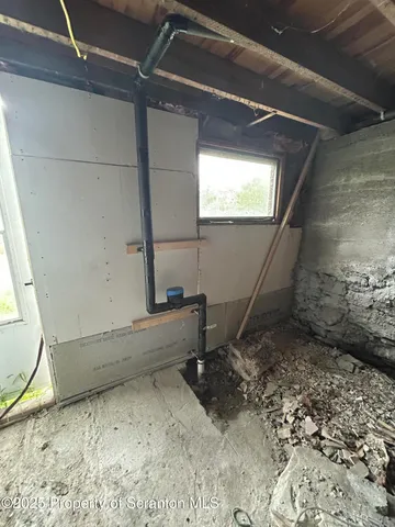 a view of utility room