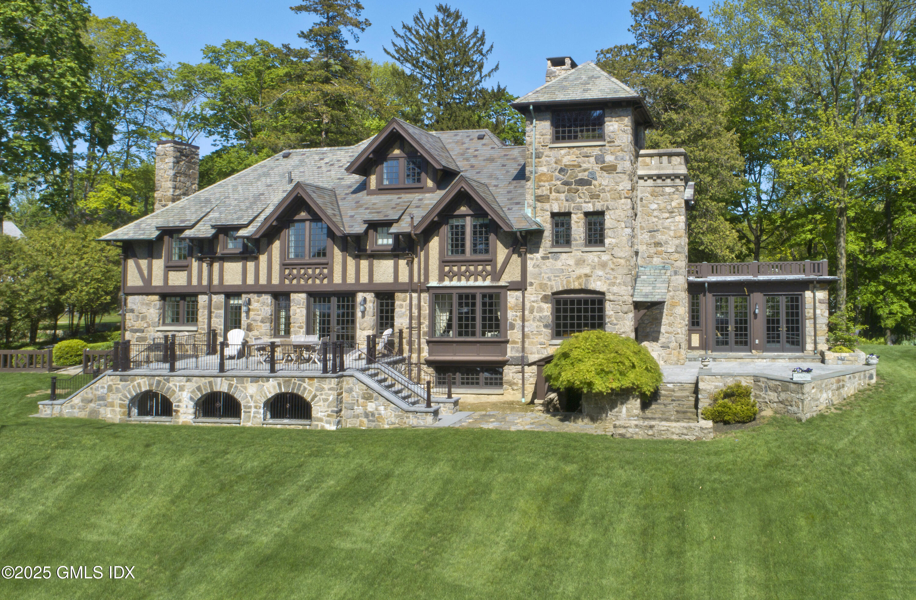 47 Carriglea Drive Riverside, CT 06878 - Photo 1 of 26 Rear View