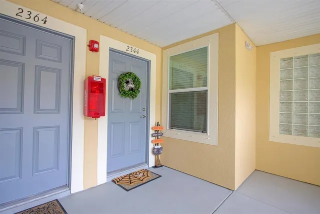 a view of an entryway of the house