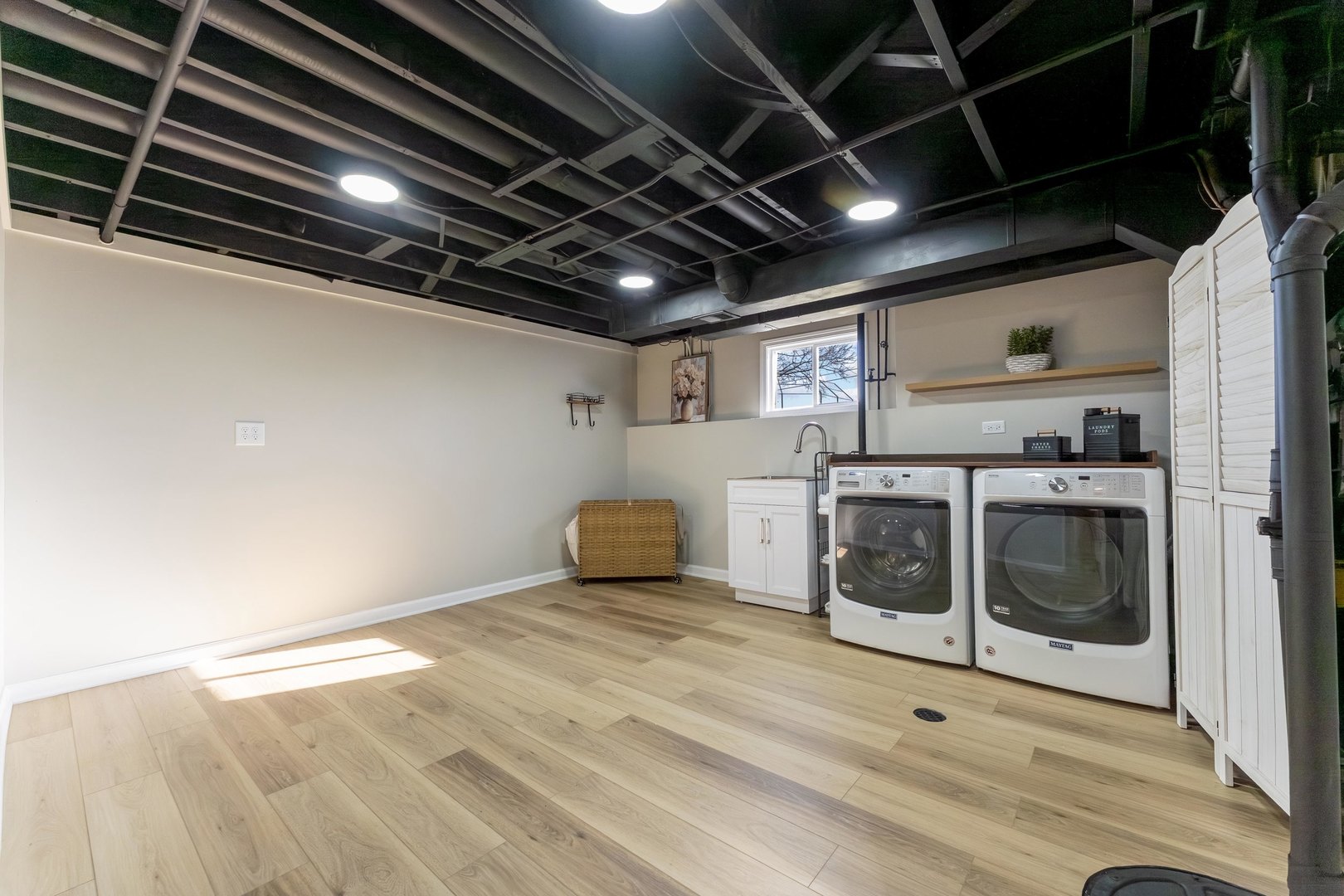 27-w073 Jewell Road Winfield, IL 60190 - Photo 23 of 34 a utility room with dryer and washer