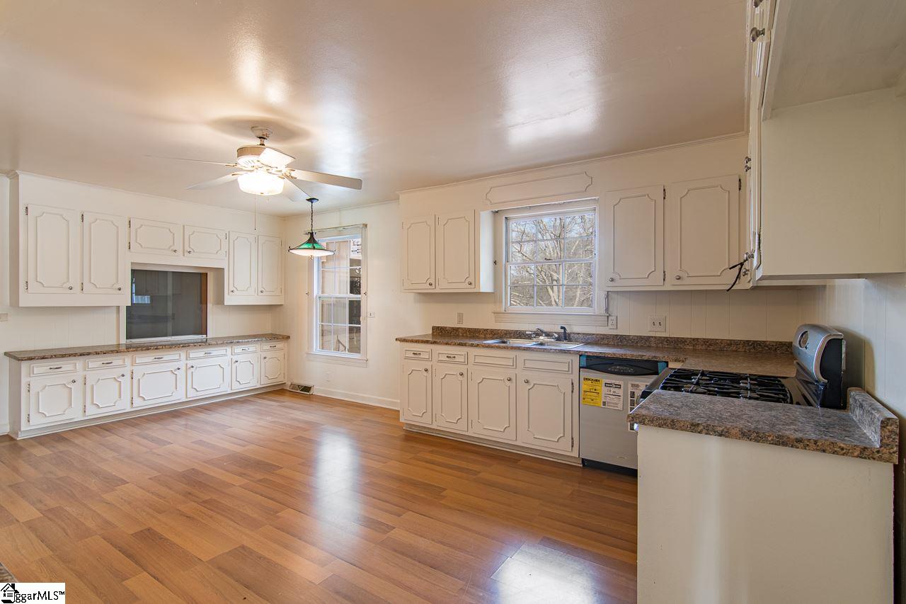 609 Jacobs Road Greenville, SC 29605 - Photo 9 of 32 Gallery Image 9
