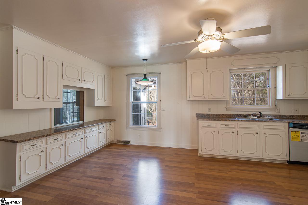 609 Jacobs Road Greenville, SC 29605 - Photo 10 of 32 Gallery Image 10