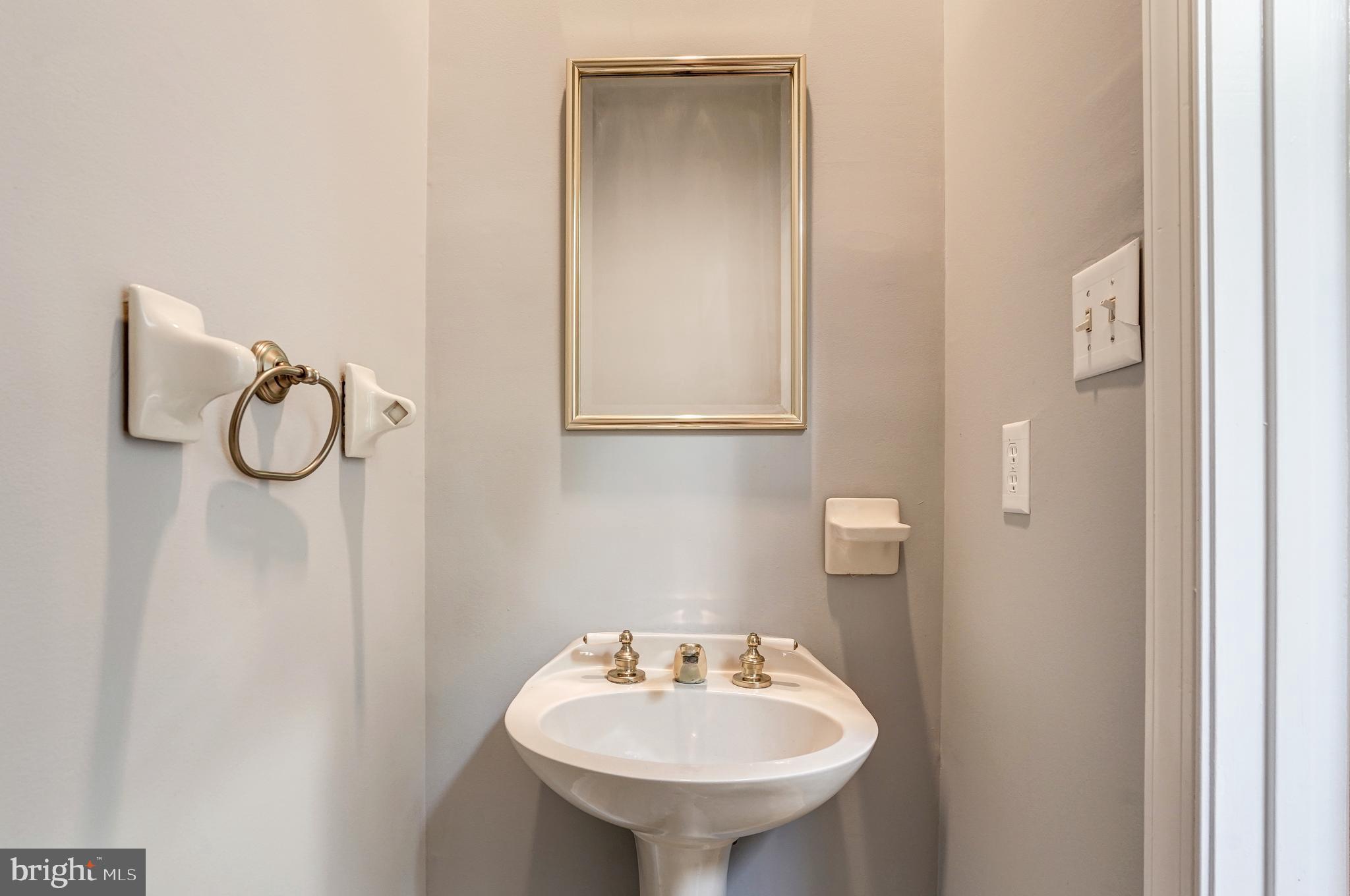 3827 Inverness Road Fairfax, VA 22033 - Photo 16 of 35