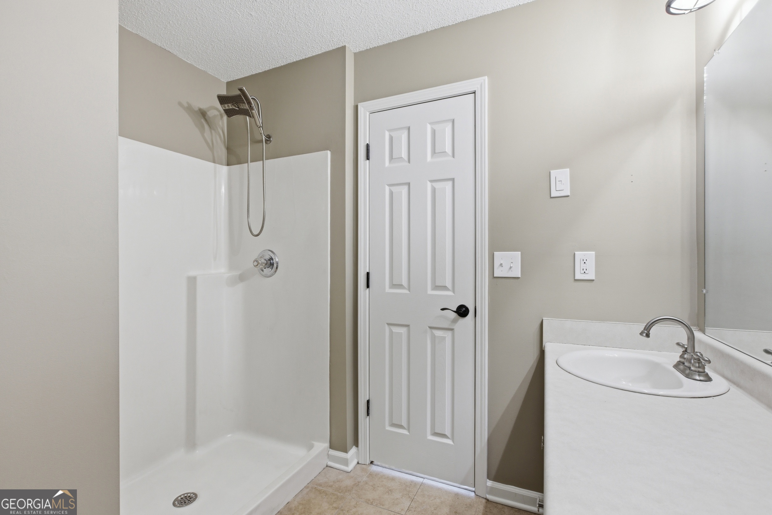 171 Winding Way Hartwell, GA 30643 - Photo 20 of 37 a bathroom with a shower a sink and a mirror