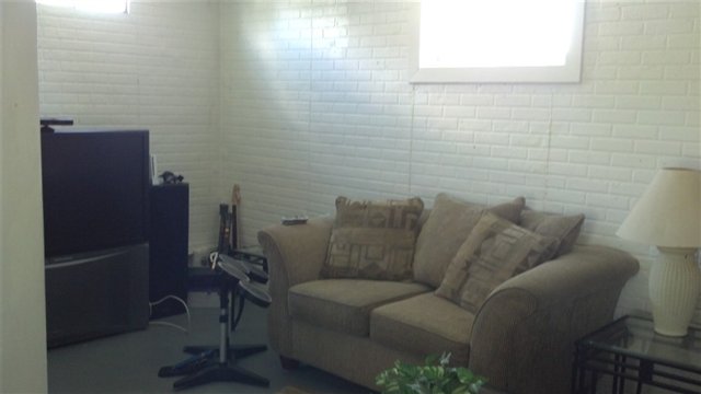6530 Hoover Road Davenport, IA 52806 - Photo 6 of 7 Gallery Image 6