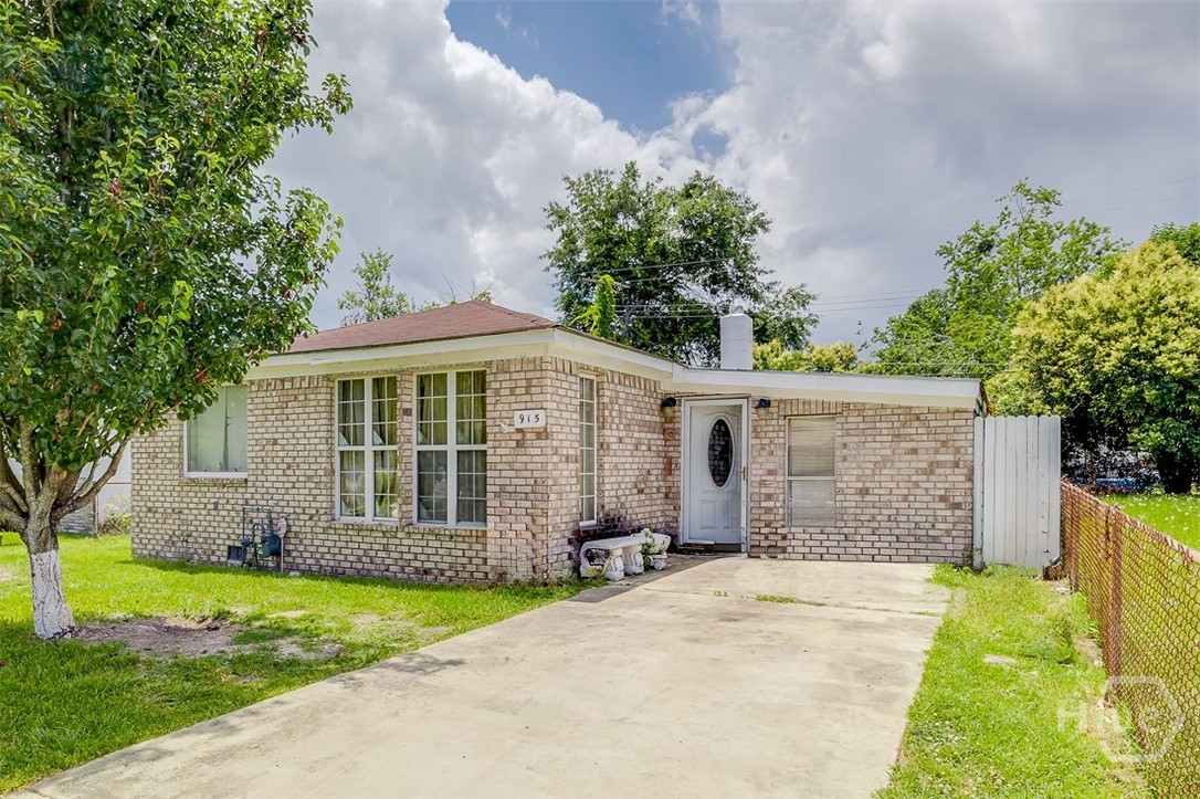 915 Porter Street Savannah, GA 31415 - Photo 1 of 26