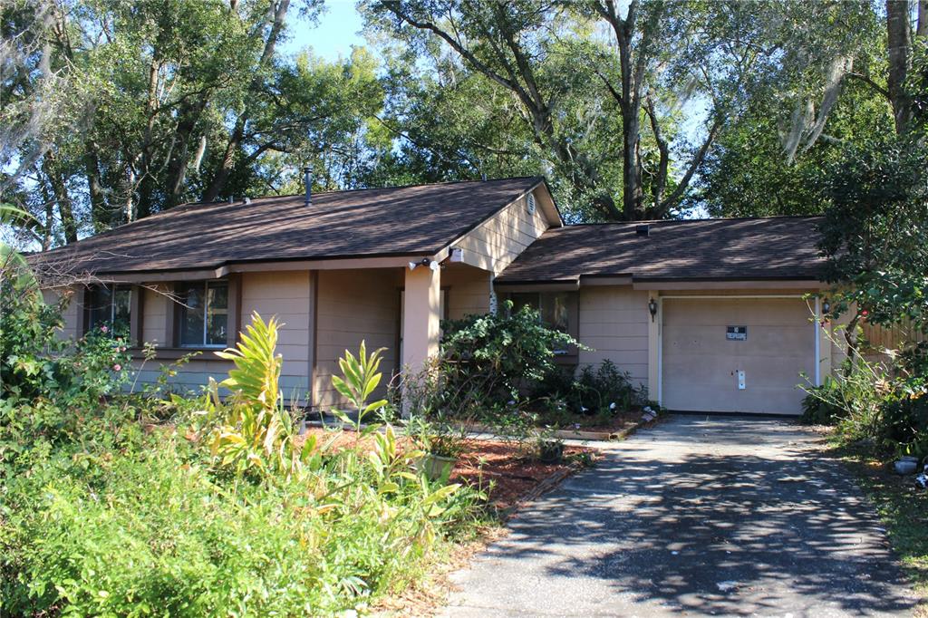 7 South Lake Pleasant Road Apopka, FL 32703 - Photo 1 of 1 a view of a house with a yard and plants