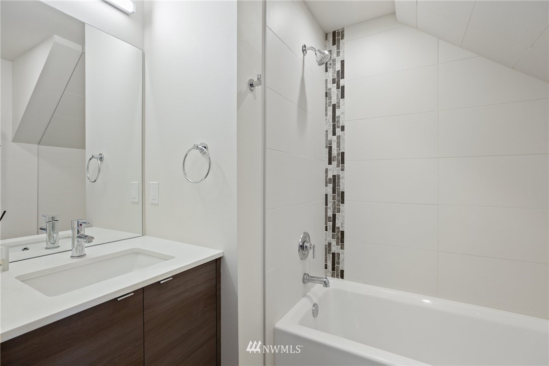 5005 Renton Avenue South, Unit F Seattle, WA 98118 - Photo 17 of 28 Gallery Image 17