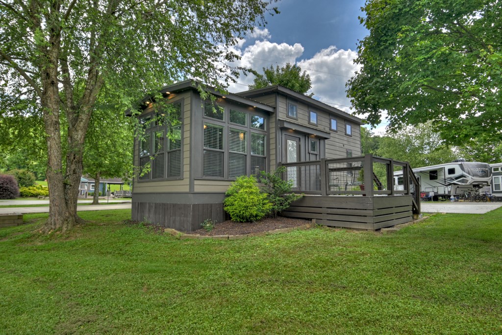 35 Mountain Meadows Circle Morganton, GA 30560 - Photo 13 of 41 a front view of a house with garden
