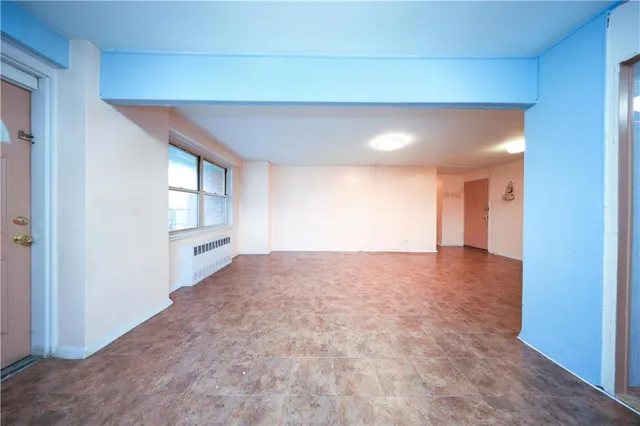 a view of a big room with closet and windows
