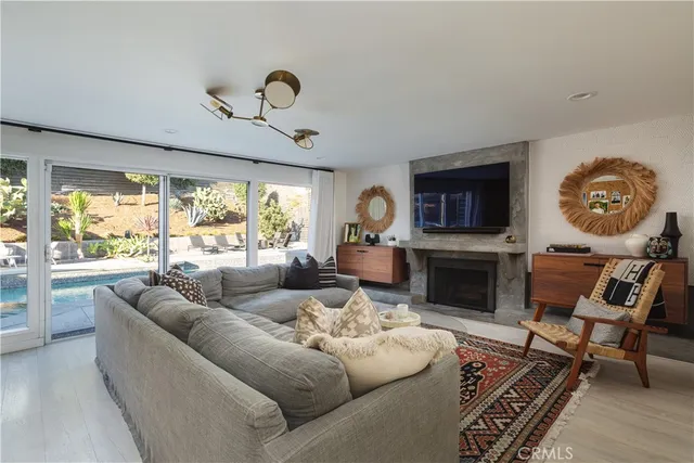 $2,295,000 | 1944 Flamingo Drive, Costa Mesa, CA 92626