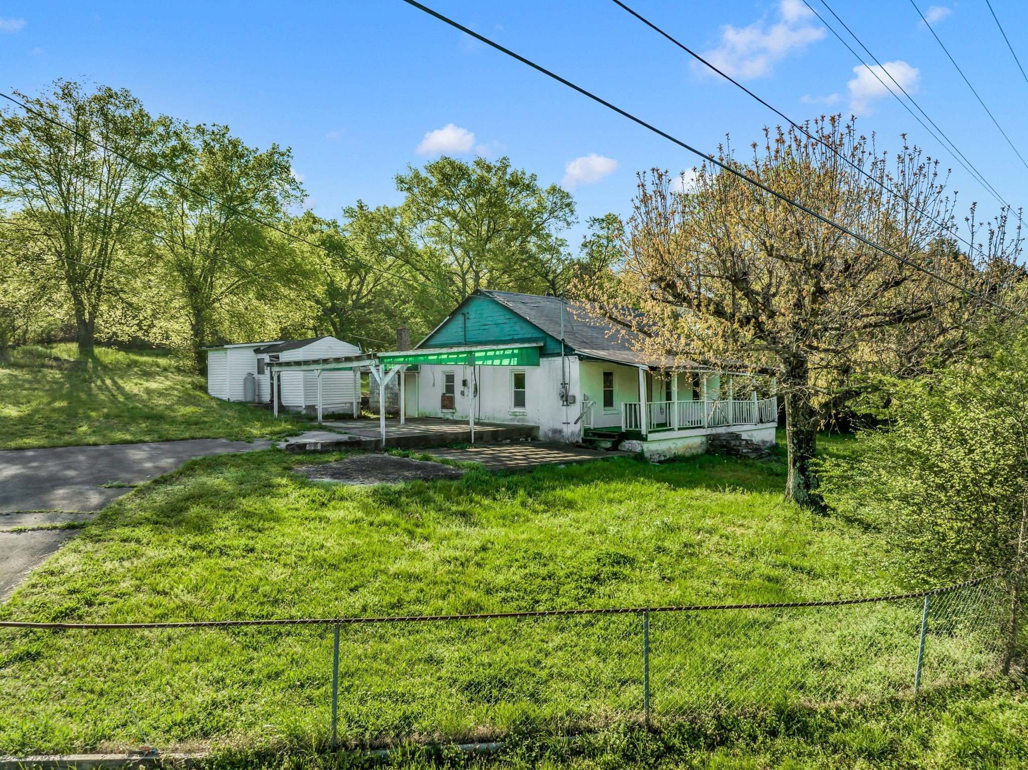1810 Monsanto Road Columbia, TN 38401 - Photo 6 of 10 a front view of a house with garden