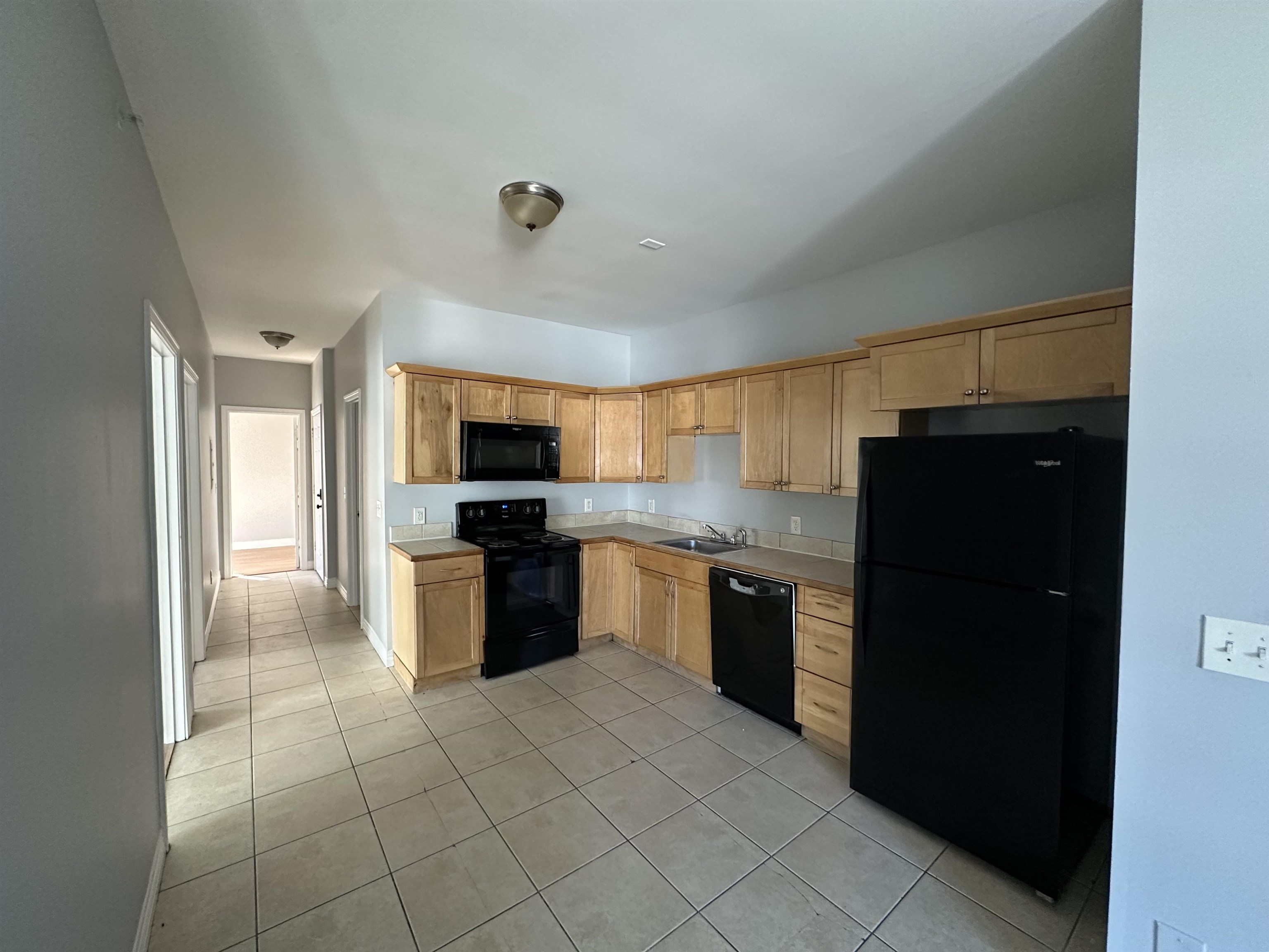 323 Concord Street, Unit C Manchester, NH 03104 - Photo 2 of 22