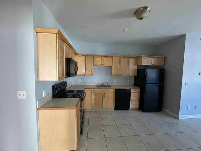 $2,000 | 323 Concord Street, Unit C, Manchester, NH 03104