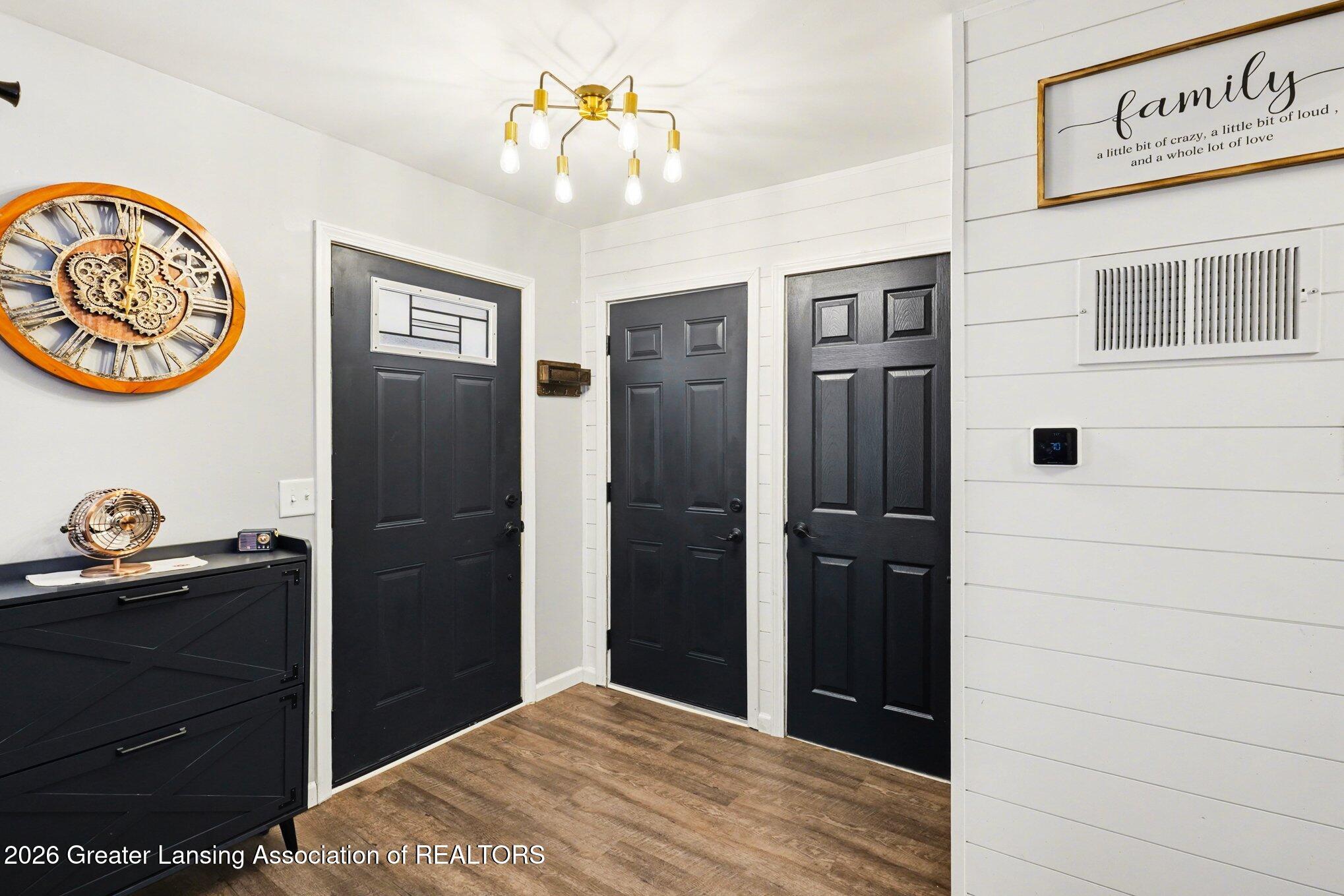 2328 Haslett Road East Lansing, MI 48823 - Photo 5 of 27 005_file_3205