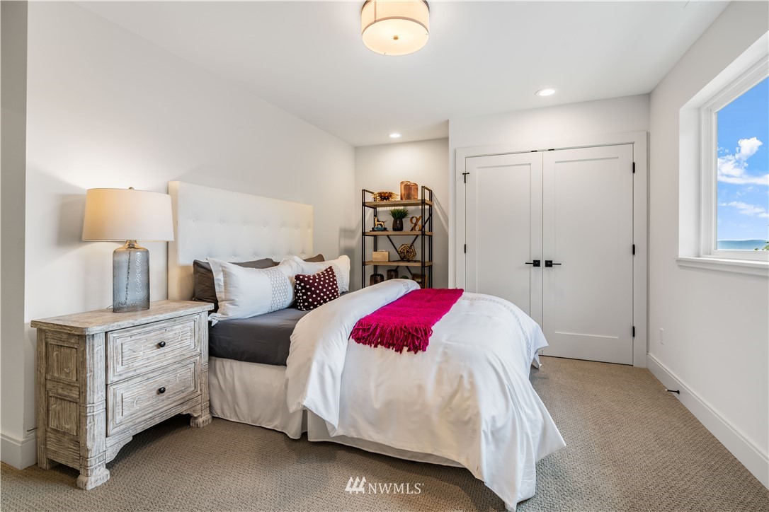 5616 Beach Drive Southwest Seattle, WA 98136 - Photo 21 of 40 a en suite bedroom with a bed and a lamp