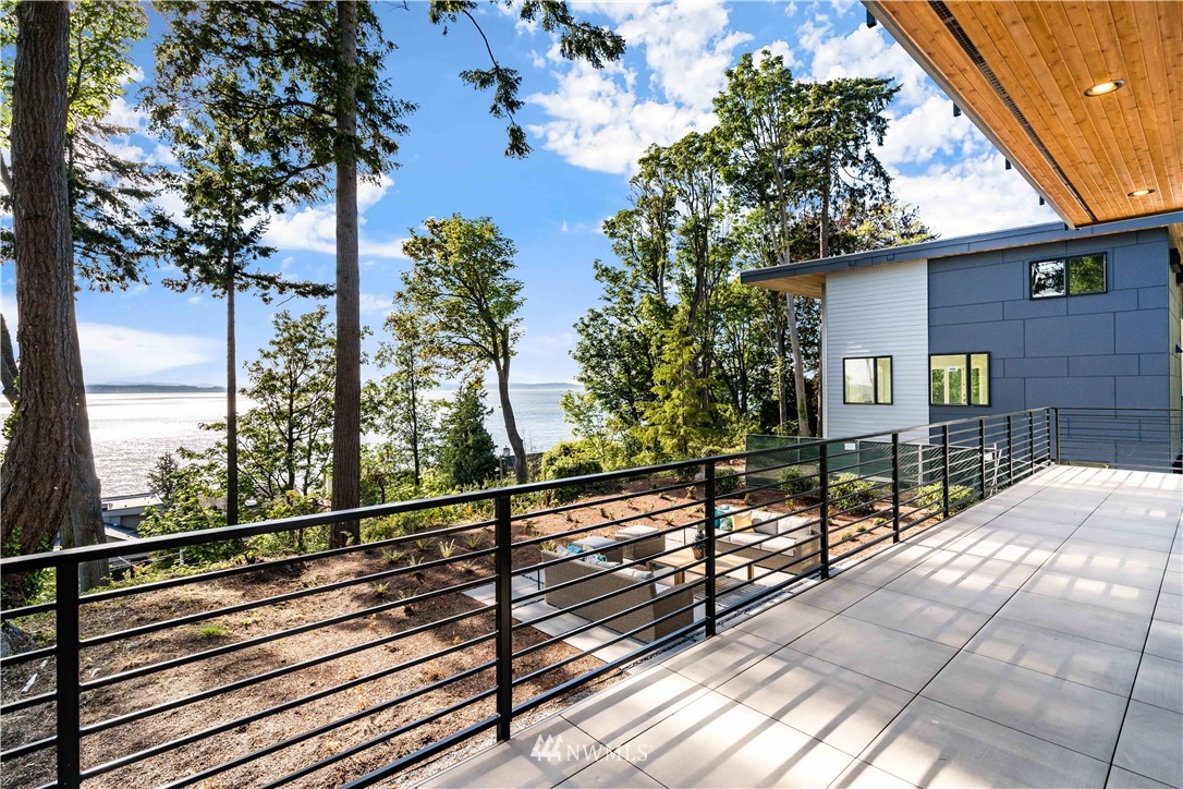 5616 Beach Drive Southwest Seattle, WA 98136 - Photo 33 of 40 a view of a balcony with a tree