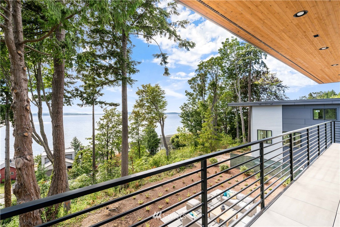 5616 Beach Drive Southwest Seattle, WA 98136 - Photo 34 of 40 a view of a balcony with wooden fence and floor